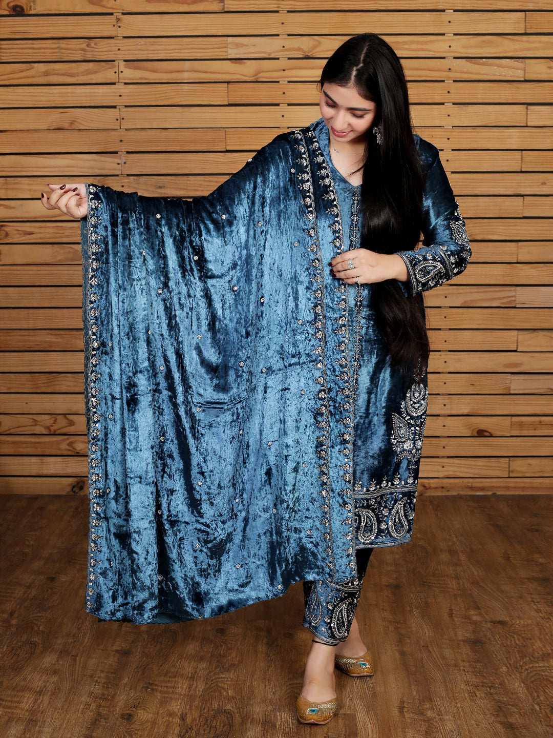 VELVET EMBROIDERED KURTA SET